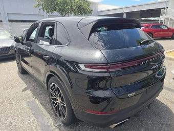 2024 Porsche Cayenne – miniatura 2