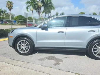 2024 Porsche Cayenne – miniatura 3