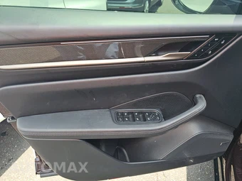 2024 Porsche Macan Turbo Electric – miniatura 9