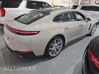 2024 Porsche Panamera 4 – miniatura 3