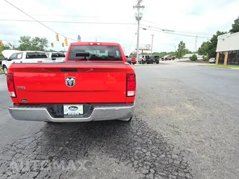 2024 Ram 1500 Classic SLT Extended Cab Medium Bed - miniatura 4