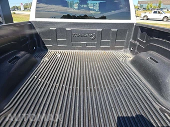 2024 Ram 1500 Classic SLT Extended Cab Medium Bed - miniatura 14
