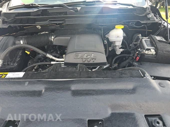 2024 Ram 1500 Classic SLT Extended Cab Medium Bed - miniatura 16