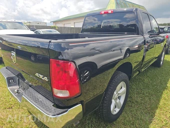 2024 Ram 1500 Classic SLT Extended Cab Medium Bed - miniatura 4