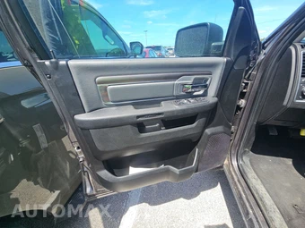 2024 Ram 1500 Classic SLT Extended Cab Medium Bed - miniatura 9