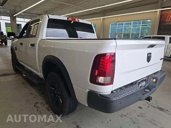 2024 Ram 1500 Classic Warlock Crew Cab Short Bed - miniatura 2
