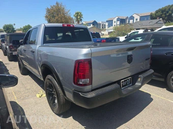 2024 Ram 1500 Classic Warlock Crew Cab Short Bed - miniatura 2