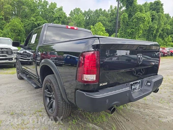 2024 Ram 1500 Classic Warlock Crew Cab Short Bed - miniatura 2