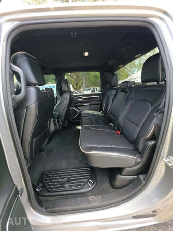 2024 Ram 1500 Laramie Crew Cab Short Bed - miniatura 13