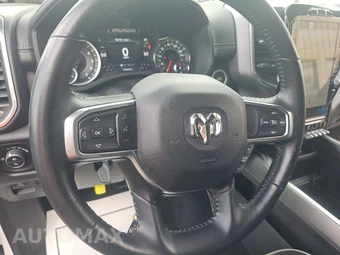 2024 Ram 1500 Laramie Crew Cab Short Bed - miniatura 10