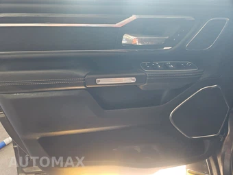 2024 Ram 1500 Laramie Crew Cab Short Bed - miniatura 9