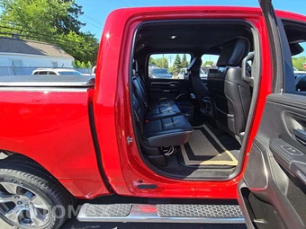 2024 Ram 1500 Laramie Crew Cab Short Bed - miniatura 13