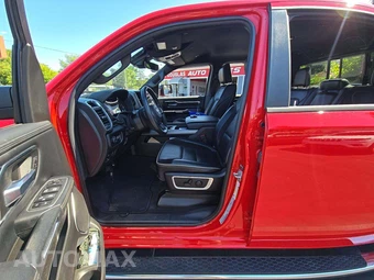 2024 Ram 1500 Laramie Crew Cab Short Bed - miniatura 3