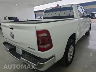 2024 Ram 1500 Laramie Crew Cab Short Bed - miniatura 4