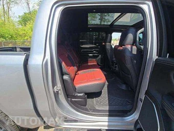 2024 Ram 1500 Laramie Crew Cab Short Bed - miniatura 16