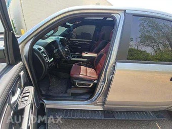 2024 Ram 1500 Laramie Crew Cab Short Bed - miniatura 6