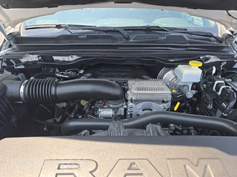 2024 Ram 1500 Laramie Crew Cab Short Bed - miniatura 15