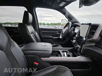 2024 Ram 1500 Laramie Crew Cab Short Bed - miniatura 16