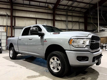 2024 Ram 2500 Big Horn Crew Cab Medium Bed - samochód z USA z aukcji Manheim, oferta Kup Teraz w AUTOMAX