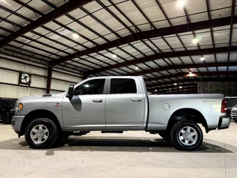 2024 Ram 2500 Big Horn Crew Cab Medium Bed - miniatura 9