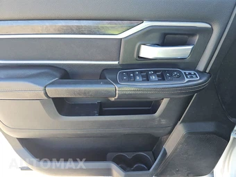 2024 Ram 2500 Big Horn Crew Cab Medium Bed - miniatura 9