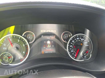 2024 Ram 2500 Big Horn Crew Cab Medium Bed - miniatura 9