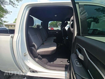 2024 Ram 2500 Big Horn Crew Cab Medium Bed - miniatura 16