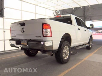 2024 Ram 2500 Big Horn Crew Cab Medium Bed - miniatura 4