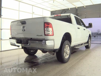 2024 Ram 2500 Big Horn Crew Cab Medium Bed - miniatura 4