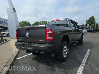 2024 Ram 2500 Laramie Crew Cab Medium Bed - miniatura 3