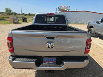 2024 Ram 2500 Laramie Crew Cab Medium Bed - miniatura 14