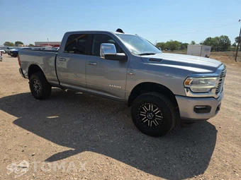 2024 Ram 2500 Laramie Crew Cab Medium Bed - miniatura 4