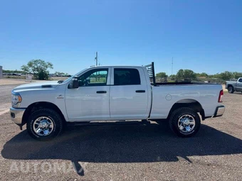 2024 Ram 2500 Tradesman Crew Cab Medium Bed - miniatura 3