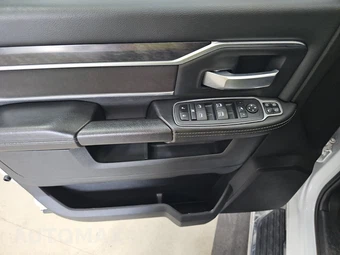 2024 Ram 3500 Big Horn Crew Cab Long Bed – miniatura 9