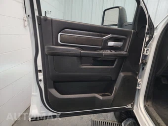 2024 Ram 3500 Big Horn Crew Cab Long Bed - miniatura 9