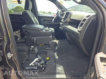 2024 Ram 3500 Big Horn Crew Cab Long Bed DRW - miniatura 8