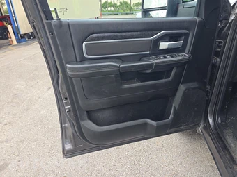2024 Ram 3500 Big Horn Crew Cab Long Bed DRW - miniatura 9