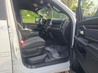 2024 Ram 3500 Big Horn Crew Cab Long Bed DRW - miniatura 8