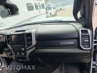 2024 Ram 3500 Big Horn Crew Cab Medium Bed – miniatura 19