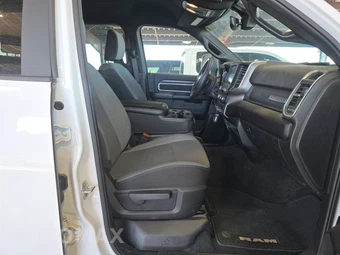 2024 Ram 3500 Big Horn Crew Cab Medium Bed – miniatura 8