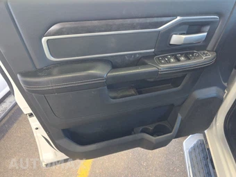 2024 Ram 3500 Big Horn Crew Cab Medium Bed – miniatura 9