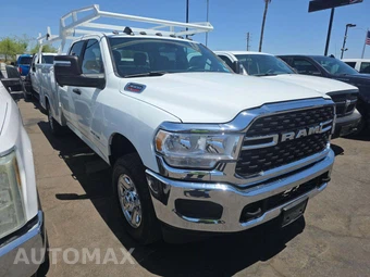 2024 Ram 3500 Cab Chassis SLT Crew Cab – miniatura 4