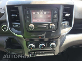 2024 Ram 3500 Cab Chassis SLT Crew Cab DRW – miniatura 10