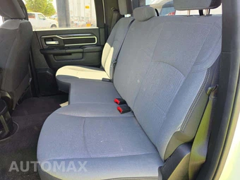 2024 Ram 3500 Cab Chassis SLT Crew Cab DRW – miniatura 13