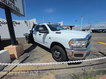 2024 Ram 3500 Cab Chassis SLT Crew Cab DRW – miniatura 4