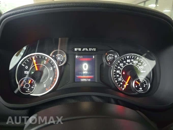2024 Ram 3500 Cab Chassis SLT Crew Cab DRW – miniatura 9