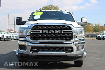 2024 Ram 3500 Cab Chassis SLT Crew Cab DRW - miniatura 8