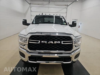 2024 Ram 3500 Cab Chassis SLT Crew Cab DRW – miniatura 2