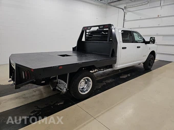 2024 Ram 3500 Cab Chassis SLT Crew Cab DRW – miniatura 4