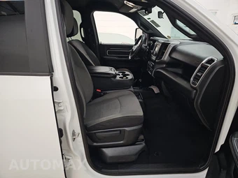 2024 Ram 3500 Cab Chassis SLT Crew Cab DRW – miniatura 8